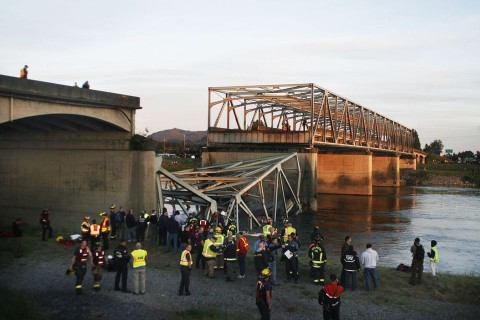 leomlott híd washingtonban (leomlott híd washington)