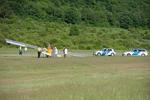 lezuhant vitorlázórepülő (lezuhant, vitorlázórepülő, )