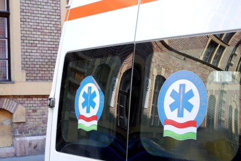 mentoauto(210x140)(30).jpg (mentő, )