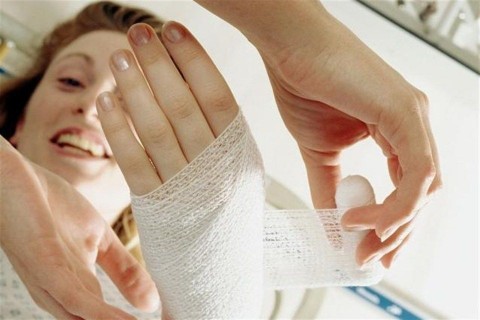 torott-kez(1)(960x640).jpg (törött kéz)