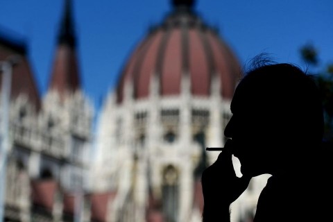 trafiktörvény (trafiktörvény, dohányzás, )