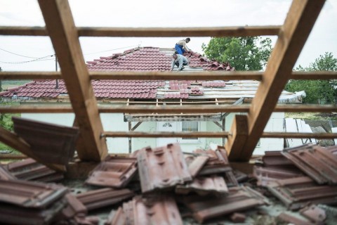 viharkar-Szabolcsban(210x140)(2).jpg (tető, vihar, viharkár)