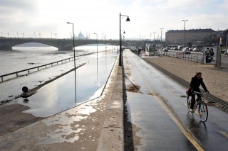 Arviz-Budapesten(960x640)(2).jpg (árvíz, rakpart, dunai árvíz)