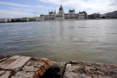 Árvíz (árvíz, duna, parlament)