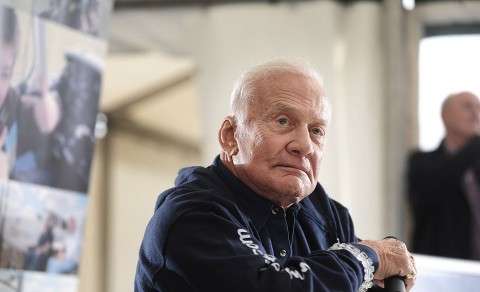 Buzz Aldrin (buzz aldrin, )