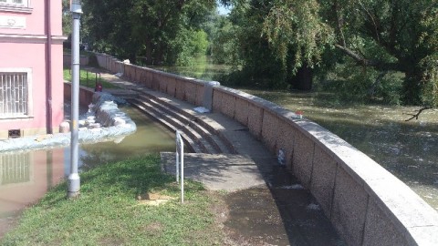 Győrben is apadni kezdett vasárnapra a Duna (Győr, Duna, apad, árvíz 2013, )