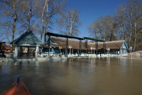 Halaszcsarda-arvizben(960x640)(2).jpg (Halászcsárda árvízben)