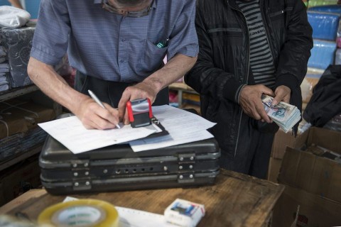 NAV-adoellenor(960x640)(1).jpg (adóellenőr, NAV, nyugta)