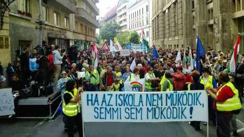 Pedagógusnapi tüntetés (pedagógusnap, )