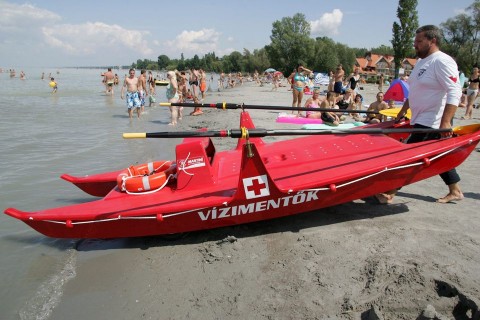 Vízimentő (vízimentő, )