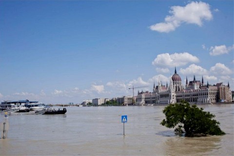árvíz, budai alsó rakpart, parlament (árvíz, )