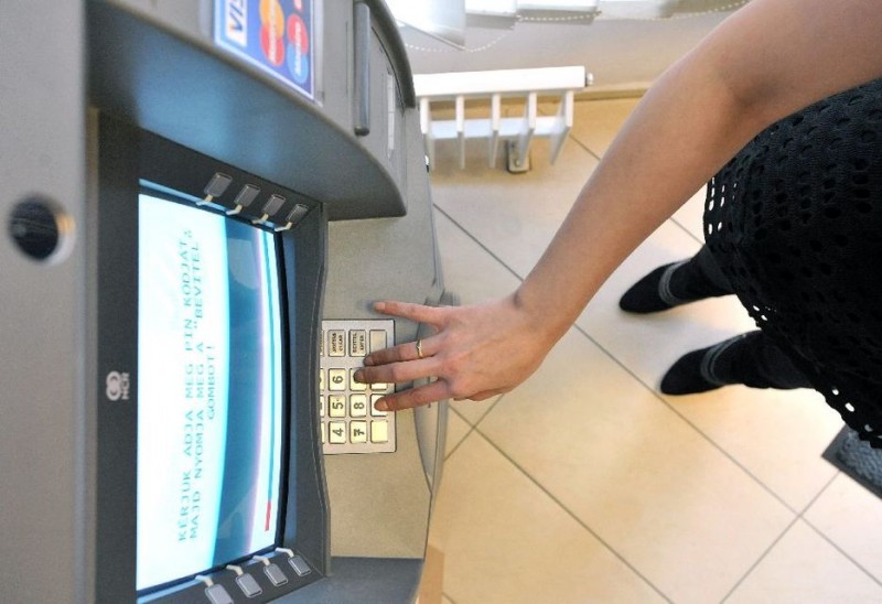 atm - pénzfelvét (atm, pénzfelvét, pénzfelvétel, pin kód, bank, bankautomata,)