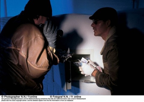 bankrablo(960x640)(1).jpg (bankrabló, bankrablás, széf, )