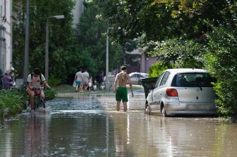 felhoszakadas-eso(210x140)(1).jpg (felhőszakadás, eső)
