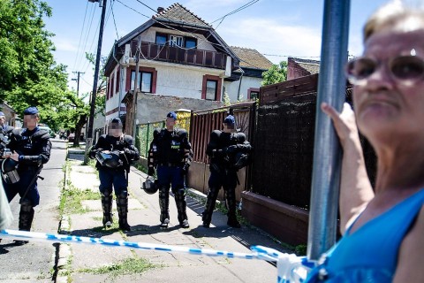 kilakoltatás újpesten (kilakoltatás, rendőr, )