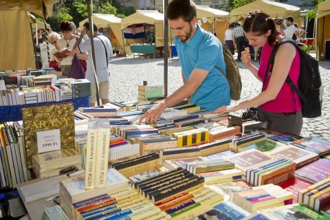 könyvhét (könyvhét, )