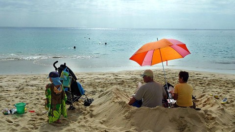 nyaralas(960x640)(1).jpg (nyaralás, tengerpart, napozás, )