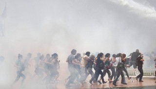 tüntetés törökországban (törökország, tüntetés, könnygáz, )