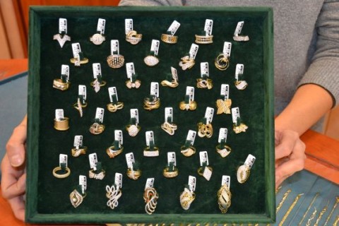 Elrabolt-ekszerek(210x140)(2).jpg (Elrabolt ékszerek)