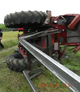Felborult traktor (Felborult traktor)