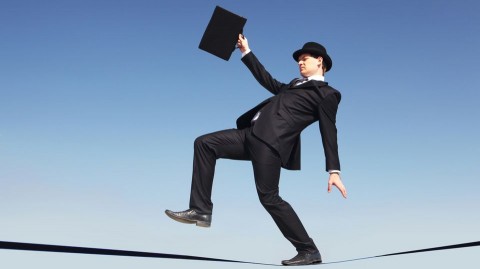 Pofara-eshetnek-e-a-befektetok(210x140)(1).jpg (kötéltánc, esés, befektető, vállalkozó,)