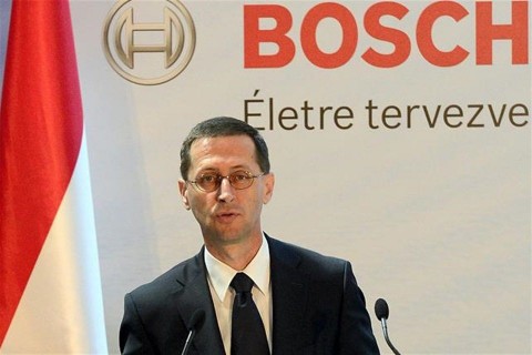 Varga-Mihaly-Bosch(1)(960x640).jpg (Varga Mihály, Bosch)