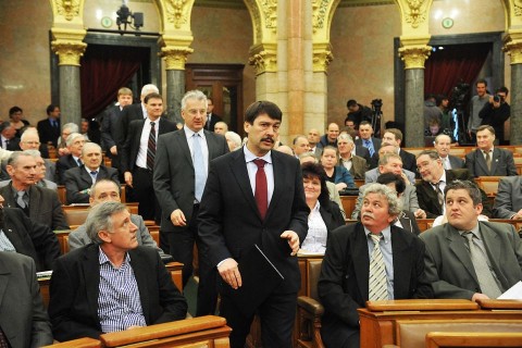áder a parlamentben (áder jános, parlament, )