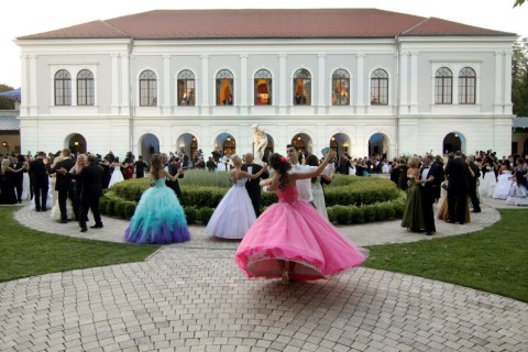 anna-bál (anna-bál 2012)