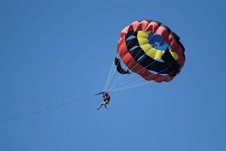 parasailing (parasailing, vízi ejtőernyő)