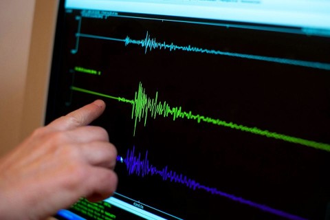 szeizmográf (szeizmográf, földrengés, )