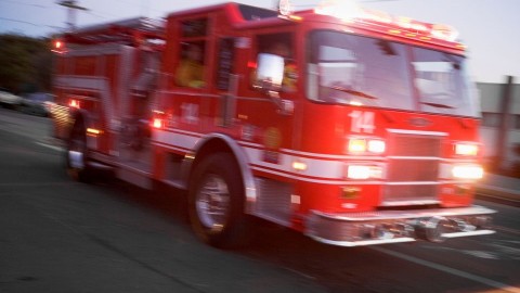 tuzolto-auto(960x640)(3).jpg (tűzoltóautó, )