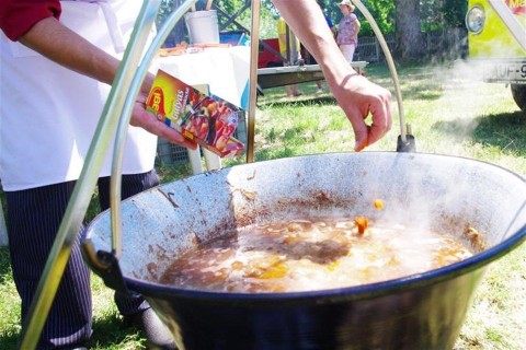 Bogracsozas(960x640).jpg (Bográcsozás)