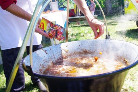 Bogracsozas(960x640)(2).jpg (Bográcsozás)