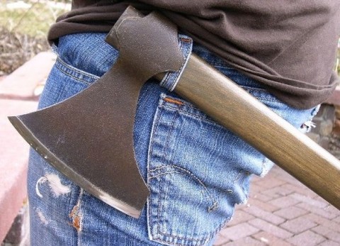 Fejszenyellel-tamadt(210x140)(1).jpg (fejsze, )