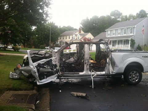 Felrobbant autó (felrobbant autó, )