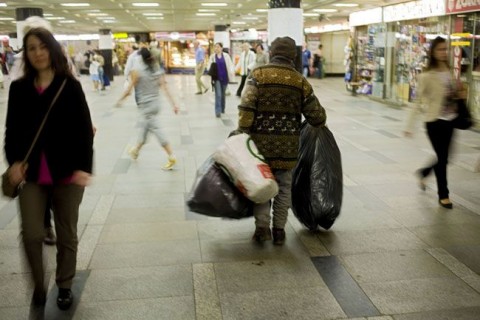 Hajléktalan (hajléktalan)