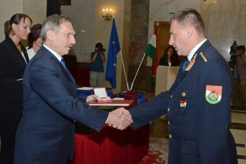 Kitüntetik Szatmári Imrét (Kitüntetik Szatmári Imrét)