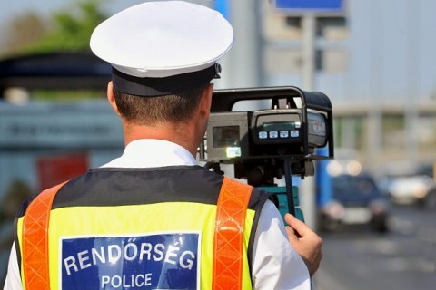 Mérés (mérés, rendőrség, gyorshajtás, )