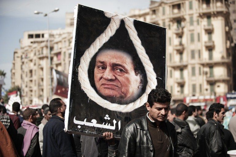Mubarak(210x140)(1).jpg (hoszni mubarak, tüntető, egyiptom, )