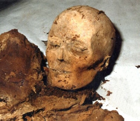 Múmia a szegedi Fekete házban (Múmia a szegedi Fekete házban)