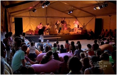 Palya Bea és együttese (Palya Bea és együttese)