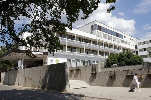 Velkey László gyermek-egészségügyi központ épülete Miskolcon (velkey lászló kórház, miskolc, csecsemőhalál)