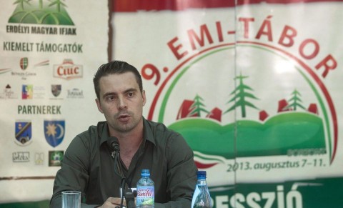 Vona-Gabor-EMI(210x140)(1).jpg (vona gábor, emi, jobbik, )