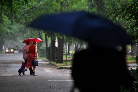 esozes(960x640)(1).jpg (eső, esernyő, )