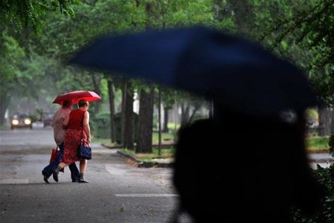 esozes(1)(960x640).jpg (eső, esernyő, )