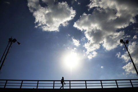 felhős napos (felhős idő, időjárás, napsütés, )