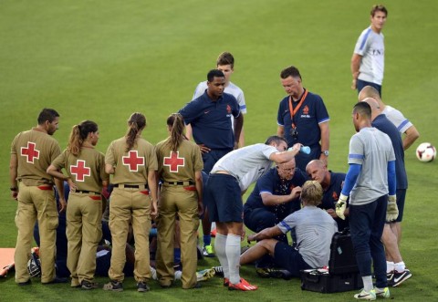 jonathan de guzman (jonathan de guzman, dirk kuyt)