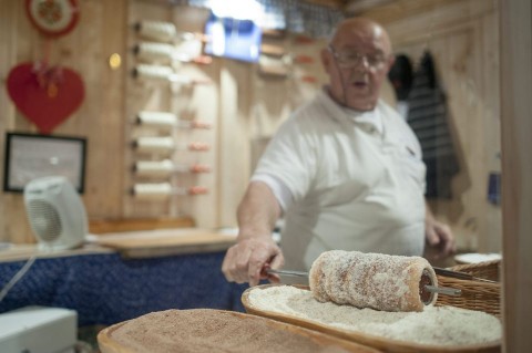kürtőskalács (kürtőskalács, )