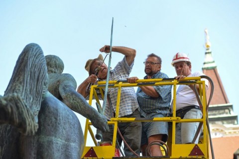 lovasszobor (lovasszobor, )