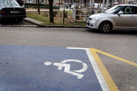 mozgássérült parkoló (mozgássérült parkoló, )